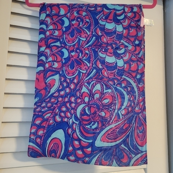 Lilly pulitzer Riley Infinity Scarf. - Picture 3 of 11